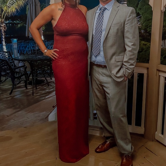Maroon halter gown Size L - Picture 6 of 6